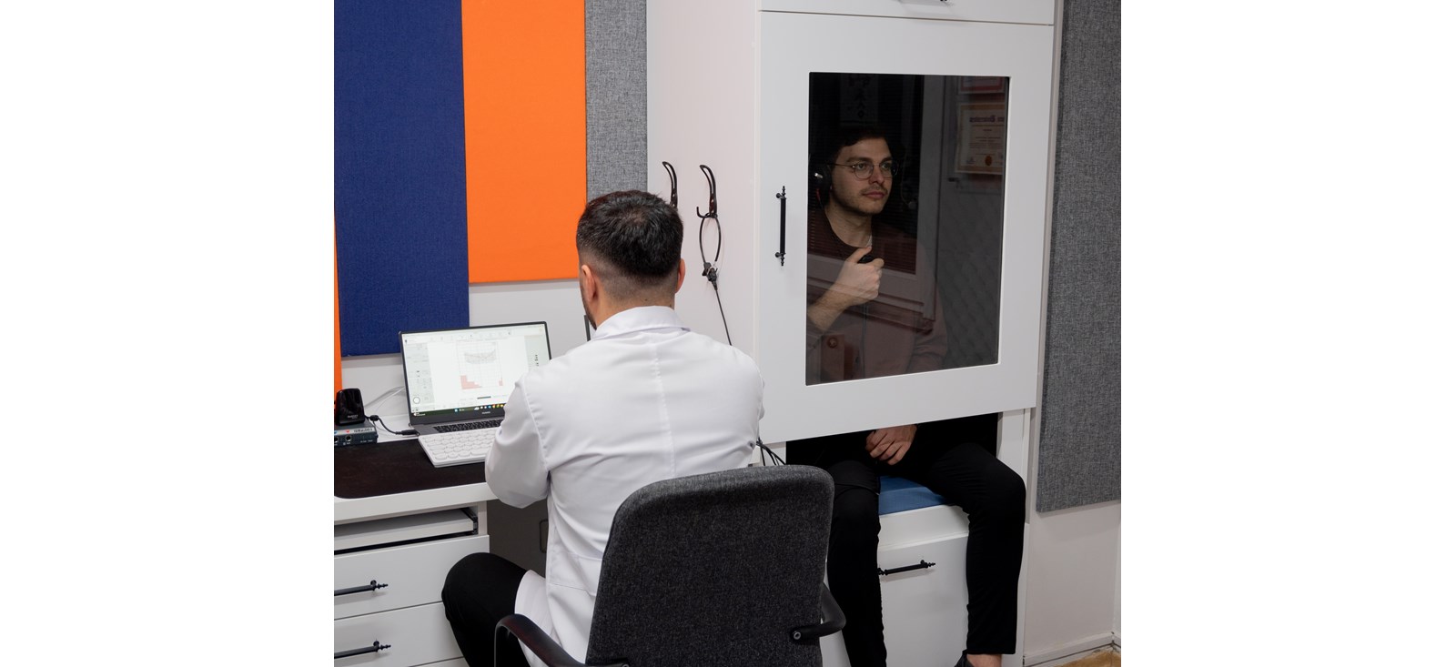 İşitme Testi | Göktürk İşitme Merkezi – Sağlıklı Duyma İçin İlk Adım, işitme testi, işitme kaybı, odyolojik değerlendirme, işitme cihazı, REM ölçümü, tinnitus testi, kulak sağlığı, işitme kaybı testi, işitme test merkezi, işitme sağlığı, işitme test sonuçları, odyolog, işitme kaybı belirtileri, işitme testi randevu, işitme testi fiyatları, işitme testi nasıl yapılır