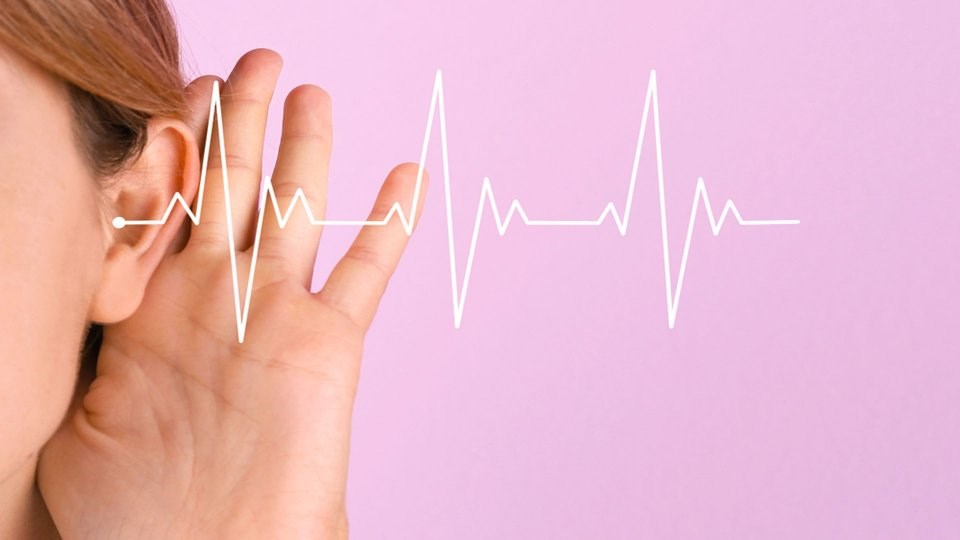 Uzun Süreli Kulaklık Kullanımı ve Gürültüye Bağlı İşitme Kaybı: Önlenebilir mi? || Göktürk İşitme Cihazları, gürültüye bağlı işitme kaybı, kulaklık kullanımı zararları, işitme sağlığı, kulak sağlığı önlemleri, göktürk kulak sağlığı, uzun süreli kulaklık kullanımı, kulaklık ve işitme kaybı, işitme kaybı önleme yöntemleri